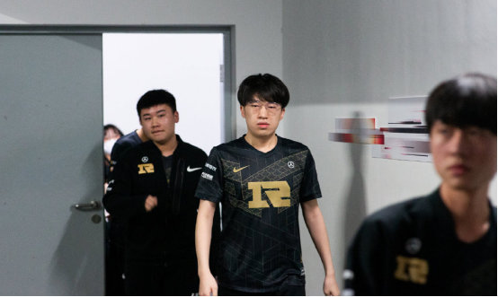 坦裁判组被 坦裁判组被