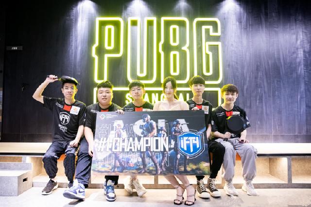 于进攻压制 于进攻压制