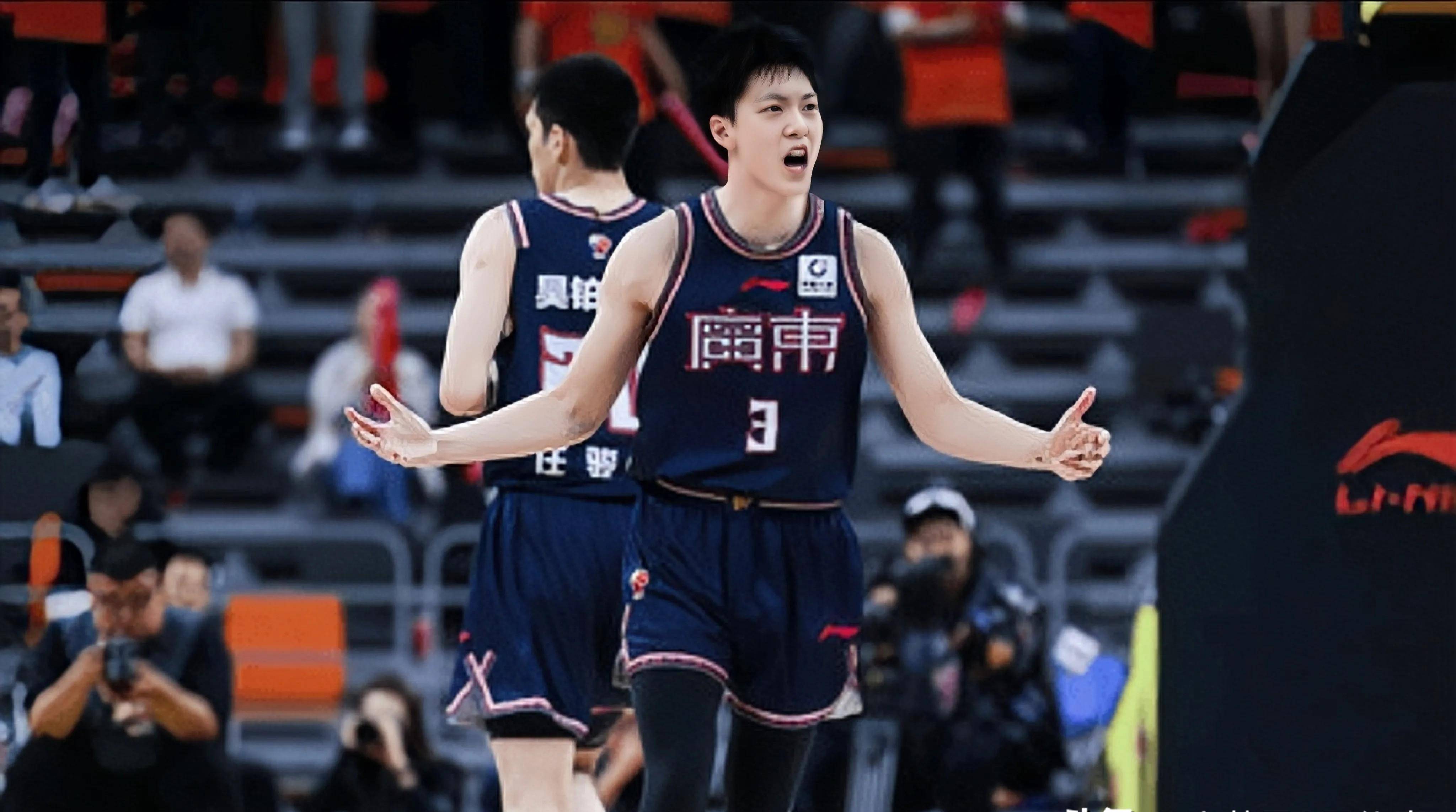 门将出球与 门将出球与